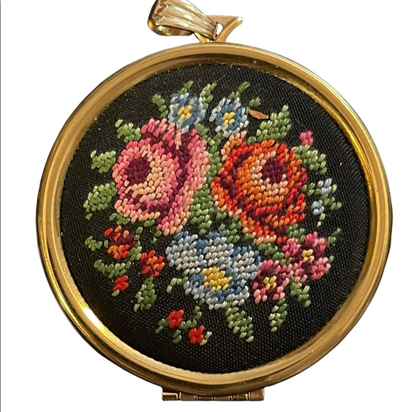 Large Avon Cross stitch needlepoint flowers locket - Picture 1 of 3